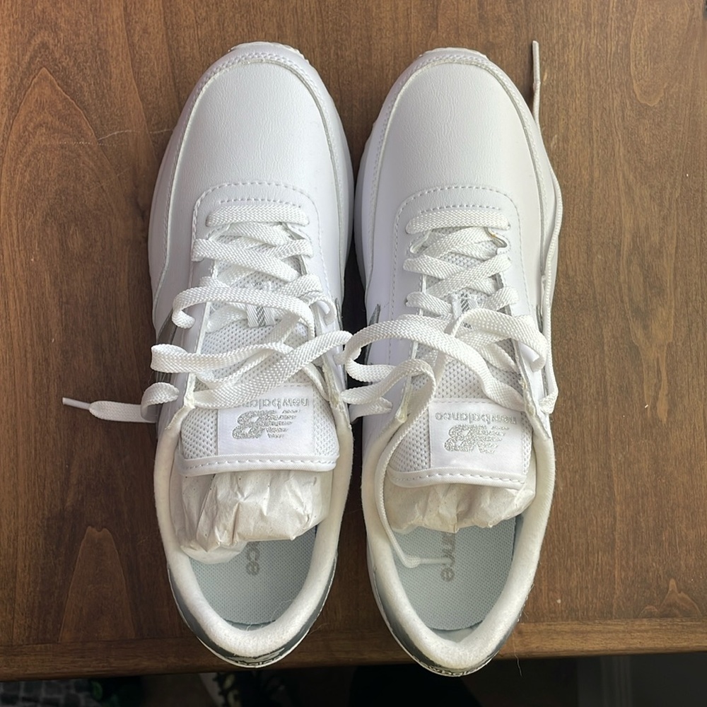 New Balance 720 ( WL720MA1) Women’s Size 8.5 White / Silver Sneakers